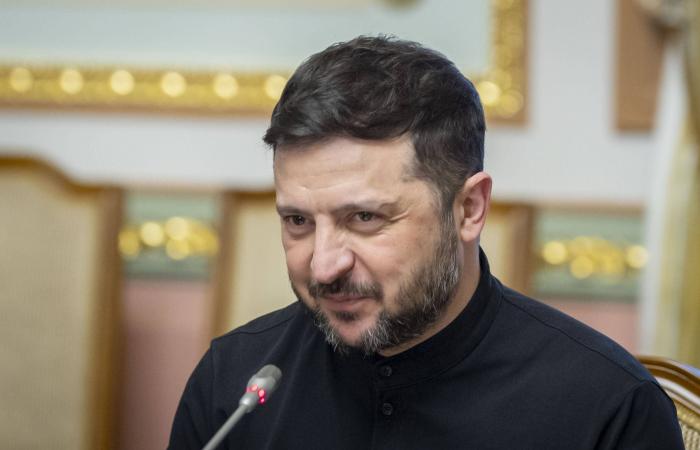 زيلينسكي:
      المفاوضات
      مع
      الروس
      بحضور
      الأميركيين
      تُستأنف
      الأربعاء