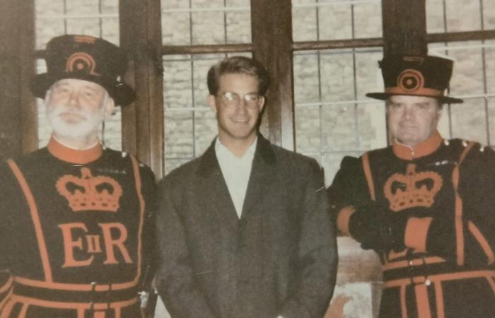 هكذا جمع برج لندن التاريخي عاشقين من بلدين مختلفين في قصة حب بدأت بالصدفة