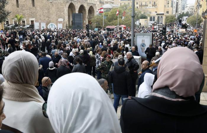 الحكومة
      اللبنانية
      بين
      مطرقة
      زيادة
      الرواتب
      وسندان
      الخزينة
      المنهكة