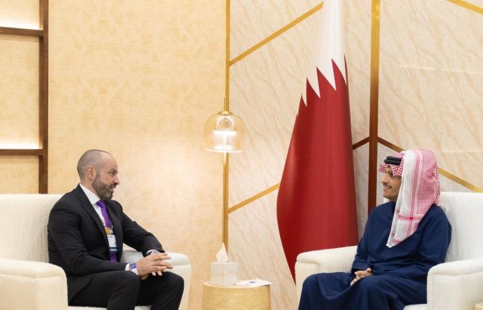 رئيس مجلس الوزراء وزير الخارجية يستقبل مسؤولي شركات على هامش قمة الويب قطر 2026