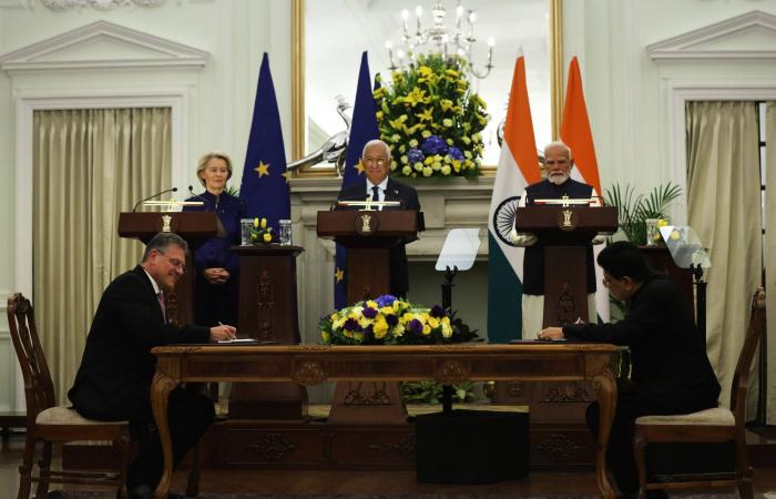 تركيا
      تصعّد
      مطالباتها
      بتحديث
      اتفاقية
      الاتحاد
      الجمركي
      مع
      الاتحاد
      الأوروبي