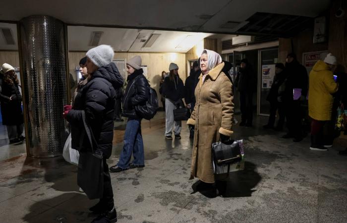 زيلينسكي:
      جولة
      محادثات
      ثلاثية
      مع
      واشنطن
      وموسكو
      هذا
      الأسبوع