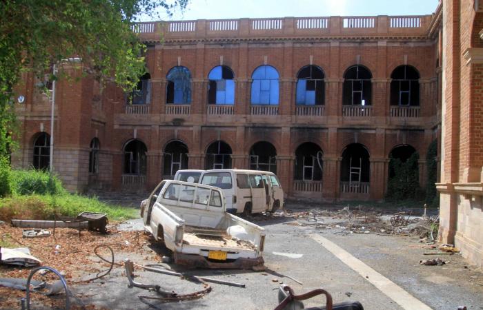 «الجيش
      الوطني»
      يتوعد
      بـ«رد
      حاسم»
      لأي
      تهديد
      للحدود
      الليبية