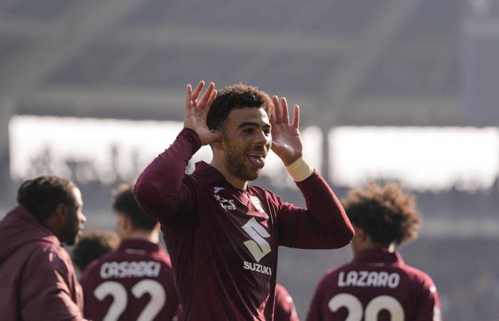 «البريميرليغ»:
      مان
      يونايتد
      يواصل
      انتصاراته
      بفوز
      «قاتل»
      على
      فولهام