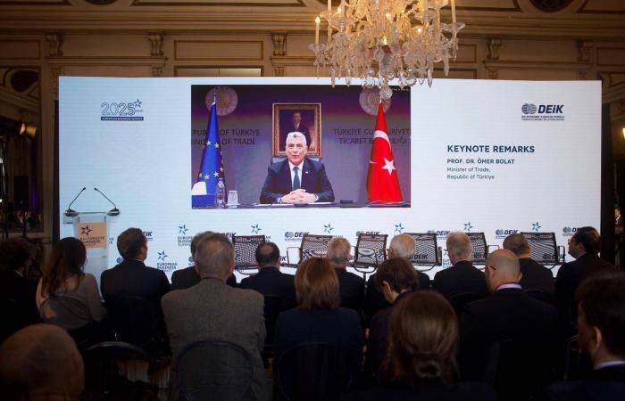 ستارمر:
      على
      أندرو
      الاستعداد
      للشهادة
      أمام
      الكونغرس
      بعد
      تسريبات
      إبستين