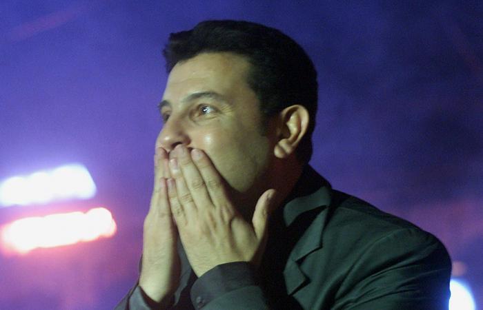 هاني شاكر يحيي أولى حفلاته على كرسي بعد خضوعه لعمل جراحي