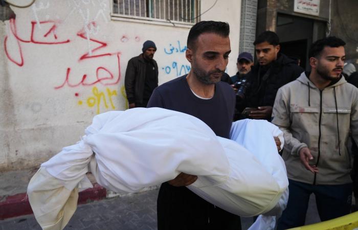 قتيلان
      أحدهما
      طفل
      عمره
      ثلاث
      سنوات
      بنيران
      الجيش
      الإسرائيلي
      في
      غزة