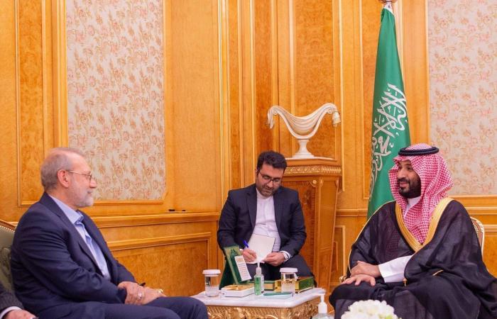 فيصل
      بن
      فرحان
      وجراح
      الصباح
      يبحثان
      القضايا
      الإقليمية
      المشتركة
      هاتفياً