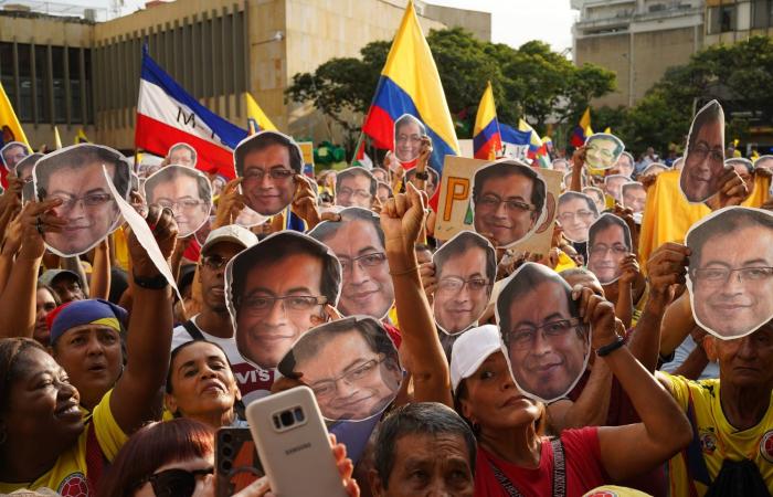 ترمب
      يعلن
      اتفاقاً
      تجارياً
      مع
      الهند
      وتوقفها
      عن
      شراء
      النفط
      الروسي