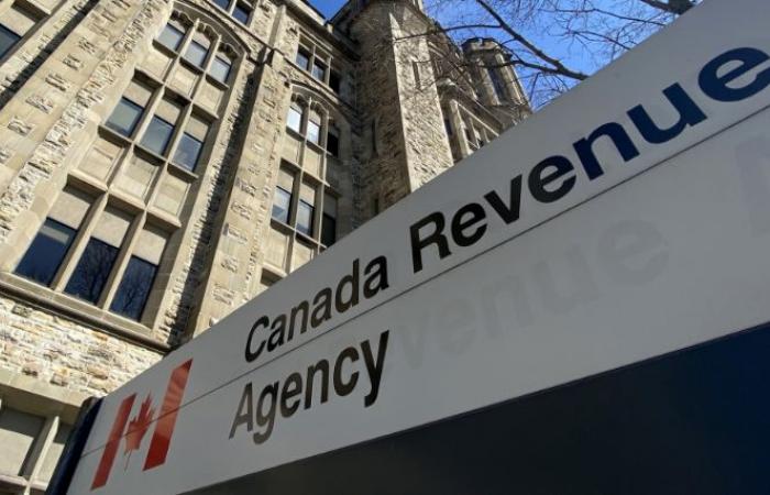 كنديون
      يتركون
      ملياري
      دولار
      دون
      صرف..
      ملايين
      الشيكات
      الفيدرالية
      ما
      زالت
      معلقة