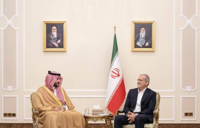 فيصل
      بن
      فرحان
      وجراح
      الصباح
      يبحثان
      القضايا
      الإقليمية
      المشتركة
      هاتفياً