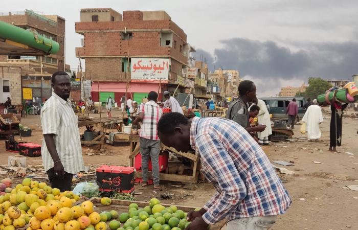 الشرطة
      السودانية
      تزيل
      72
      بؤرة
      عشوائية
      في
      الخرطوم