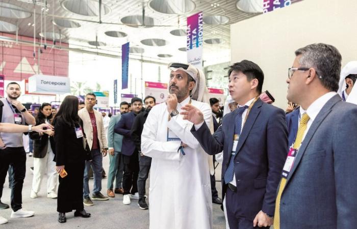 زار قمة الويب قطر.. وزير التجارة: دعم وتطوير منظومة التحول الرقمي