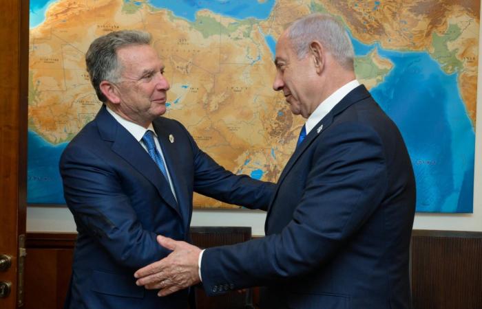 ترمب
      مستعد…
      وإيران
      أمام
      اختبار
      اللحظة
      الأخيرة