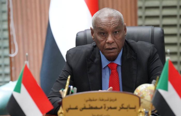 حفتر
      يبدأ
      زيارة
      إلى
      باكستان
      لتعزيز
      التعاون
      العسكري