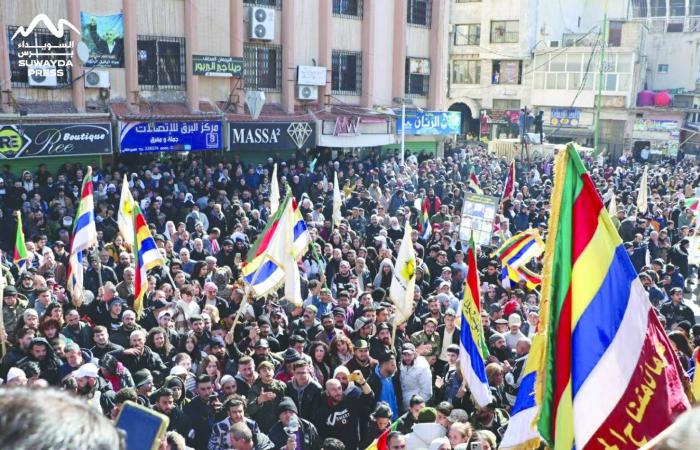 «حماس»
      جاهزة
      لتسليم
      السلطة...
      و«رفح»
      يفتح
      أبوابه