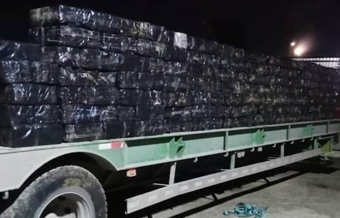 البرهان:
      منفتحون
      على
      أي
      دعوة
      للسلام
      لكن
      ليس
      على
      حساب
      «دماء
      السودانيين»