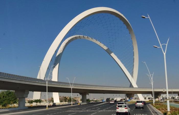 مناقصة لتركيب أضواء متلالئة وطويلة المدى على قوس الوحدة