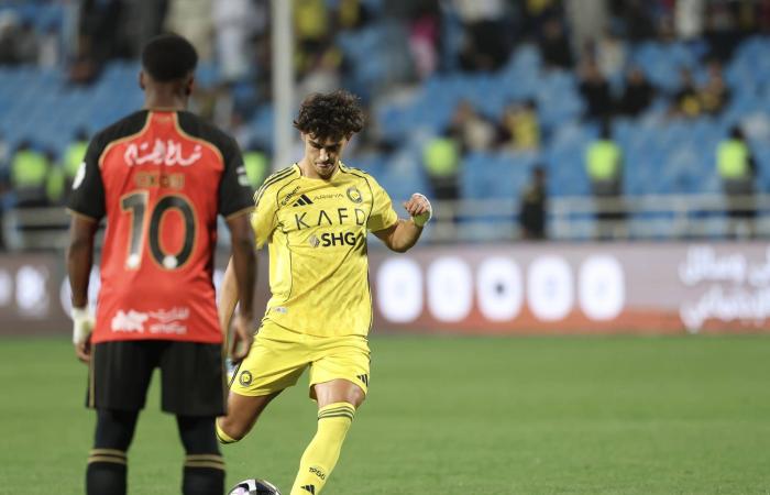 دونيس:
      فخور
      بلاعبي
      الخليج