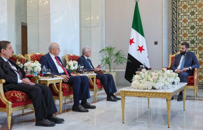 الشرع
      يستقبل
      وفداً
      من
      «المجلس
      الوطني
      الكردي»
      ويؤكد
      التزام
      الدولة
      بضمان
      حقوق
      الأكراد