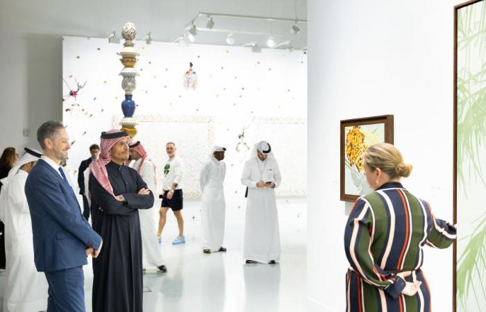  رئيس مجلس الوزراء وزير الخارجية يزور معرض "آرت بازل قطر"