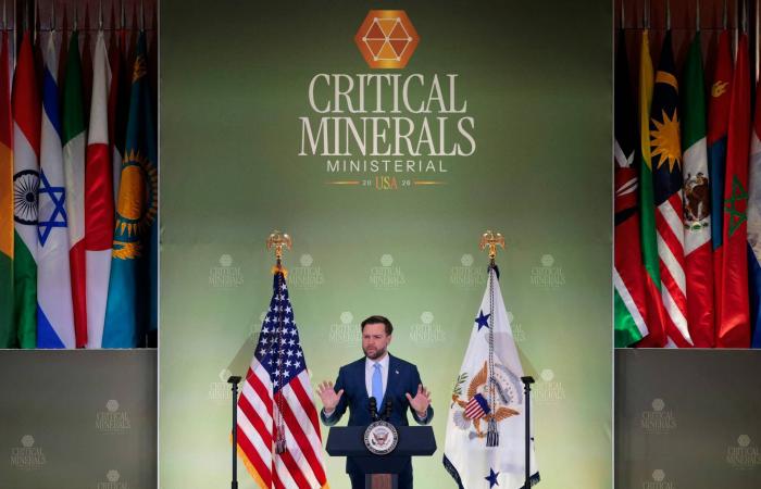 انخفاض
      مخزونات
      النفط
      الأميركية
      إلى
      420
      مليون
      برميل
      بعكس
      التوقعات