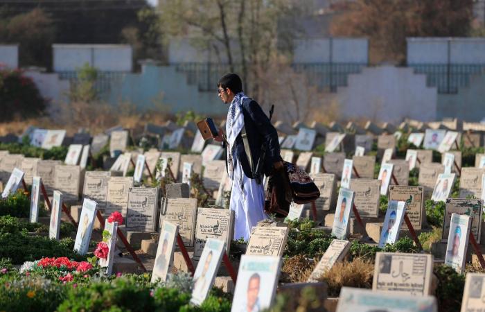 مأرب:
      دعوات
      لتوحيد
      الجهود
      السياسية
      والعسكرية
      لاستعادة
      صنعاء