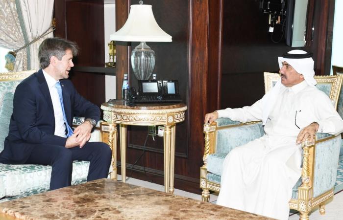 وزير الدولة لشؤون الطاقة يجتمع مع وزير النفط والغاز الليبي