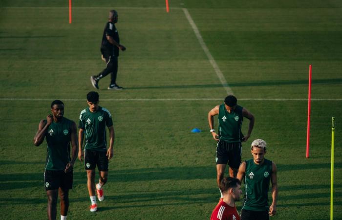 الدوري
      السعودي:
      بنزيمة
      لظهور
      أول
      في
      مواجهة
      الهلال
      والأخدود