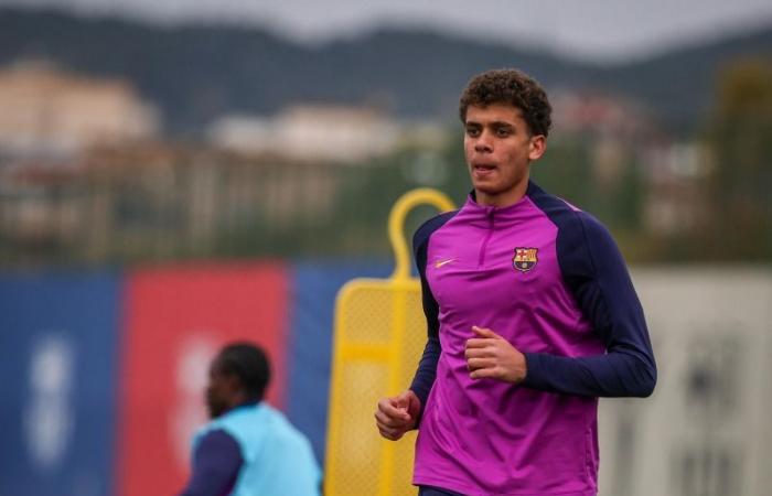 بالصور.. المصري حمزة عبد الكريم يخوض أول تدريباته مع برشلونة أتلتيك