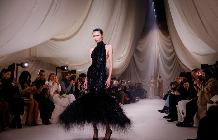 المصمّمون العرب..بين الهوية التقليدية ولغة الموضة المعاصرة في باريس