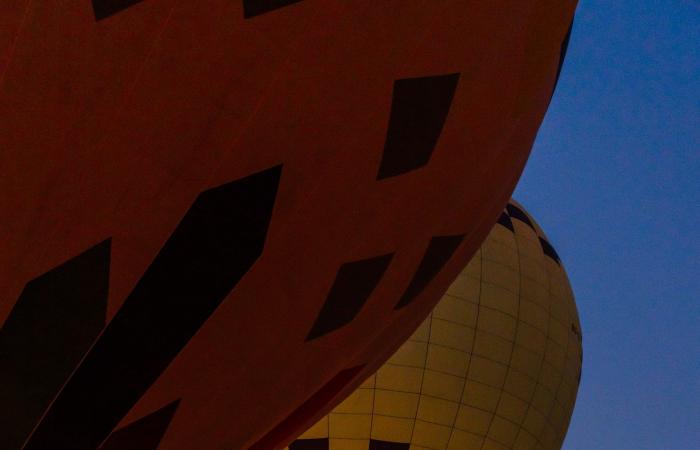 مناطيد طائرة في سماء مصر..هذا ما تكشفه عن "خبايا" الأقصر