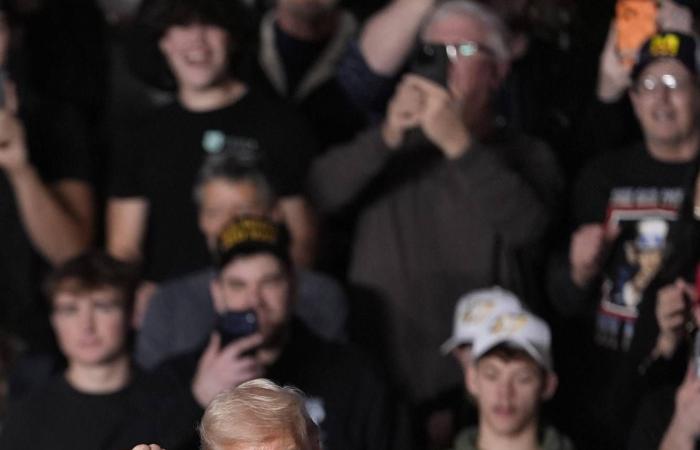 موفد
      ترمب
      في
      مينيابوليس
      يعلن
      سحب
      700
      من
      شرطة
      الهجرة