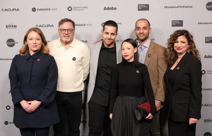 «خارج
      الزمن»
      لمحمود
      أمهز:
      استمرارية
      اللغة
      التشكيلية
      عبر
      العقود