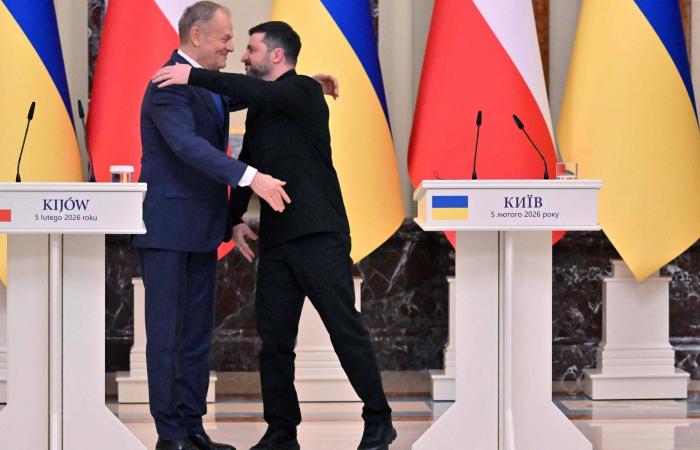 مطار
      برلين
      يوقف
      عملياته
      مؤقتاً
      بسبب
      «الجليد
      الأسود»