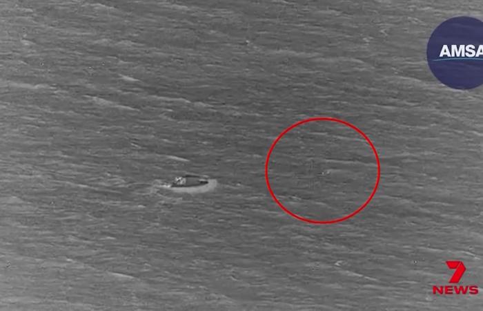 طفل أسترالي يسبح 4 كيلومترات في المحيط لإنقاذ عائلته بعد غرق قواربهم