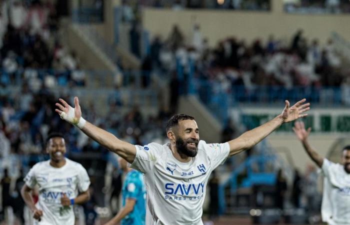 بنزيمة يدشن ظهوره الأول مع الهلال السعودي بـ"هاتريك"