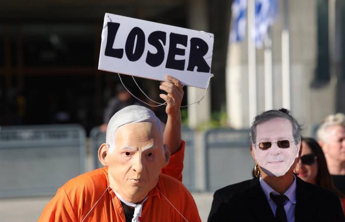 النيابة
      الإسرائيلية
      تقرر
      تقصير
      محاكمة
      نتنياهو