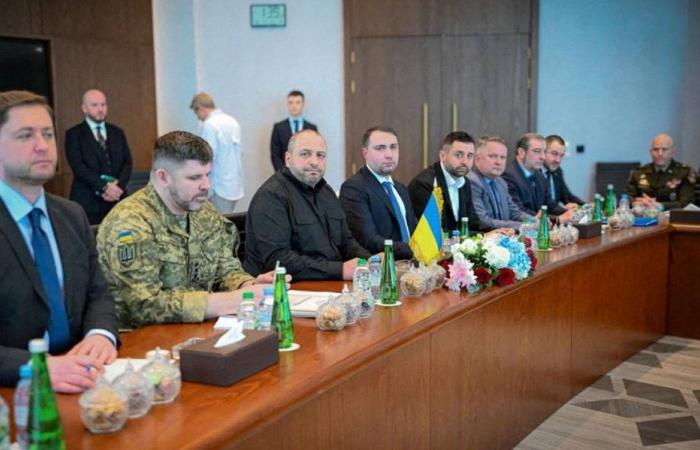 مطار
      برلين
      يوقف
      عملياته
      مؤقتاً
      بسبب
      «الجليد
      الأسود»