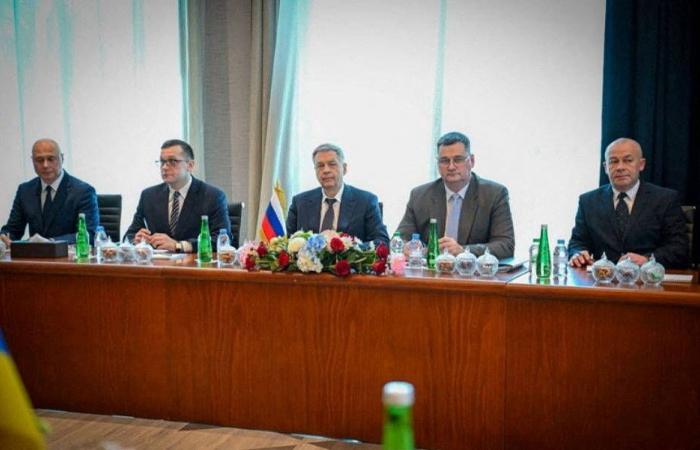 مطار
      برلين
      يوقف
      عملياته
      مؤقتاً
      بسبب
      «الجليد
      الأسود»