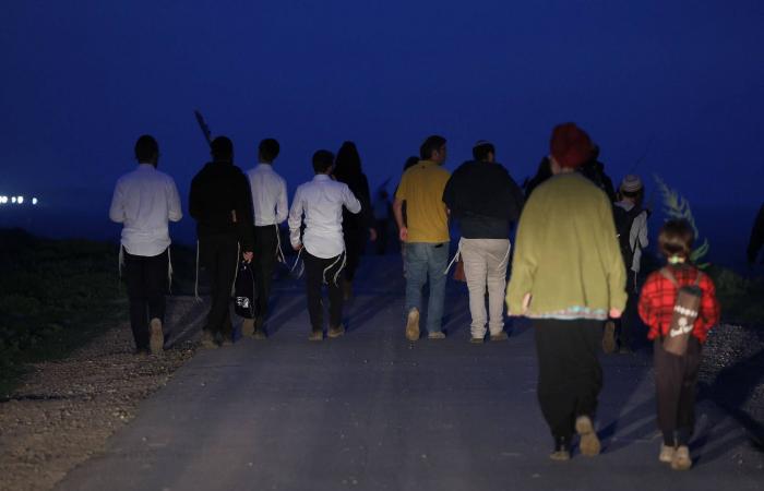 الجيش
      الإسرائيلي
      يسمح
      لمستوطنين
      بالمبيت
      ليلة
      في
      غزة