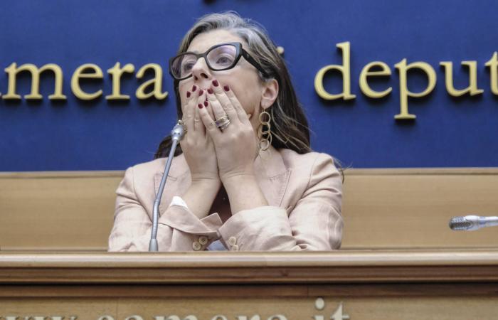 ترمب
      يلغي
      رسوماً
      «عقابية»
      على
      الهند
      بعد
      تعهدها
      بوقف
      شراء
      النفط
      الروسي