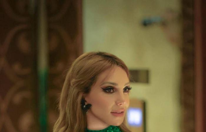 نور
      حلّاق:
      أحاول
      إثبات
      هويتي
      الفنية
      وسط
      ساحة
      مزدحمة
      بالمواهب
      والنجوم