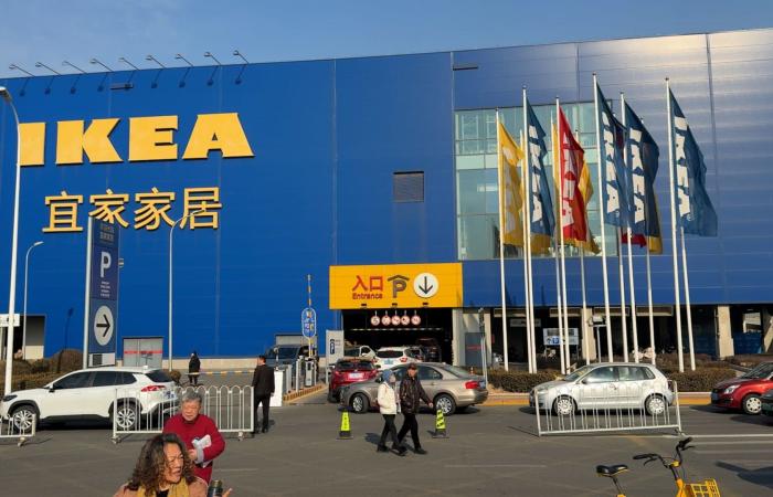 لماذا أغلقت إيكيا هذه المتاجر المزدحمة في الصين؟