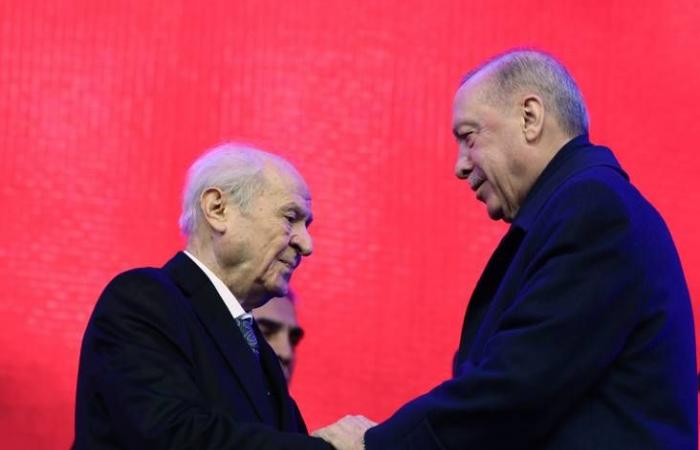 تركيا:
      اقتراح
      باستفتاء
      شعبي
      حول
      الإفراج
      عن
      أوجلان