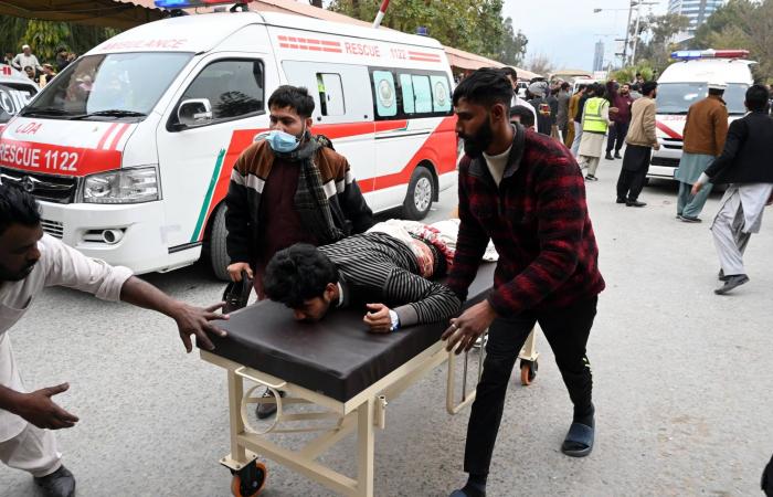 «داعش»
      يعلن
      مسؤوليته
      عن
      الهجوم
      على
      مسجد
      شيعي
      في
      إسلام
      آباد