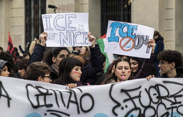 تظاهر
      المئات
      في
      ميلانو
      قبل
      انطلاق
      الألعاب
      الأولمبية