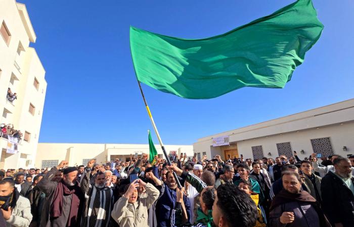 ليبيا
      تطوي
      صفحة
      سيف
      القذافي...
      وأنصاره
      يجددون
      «العهد»