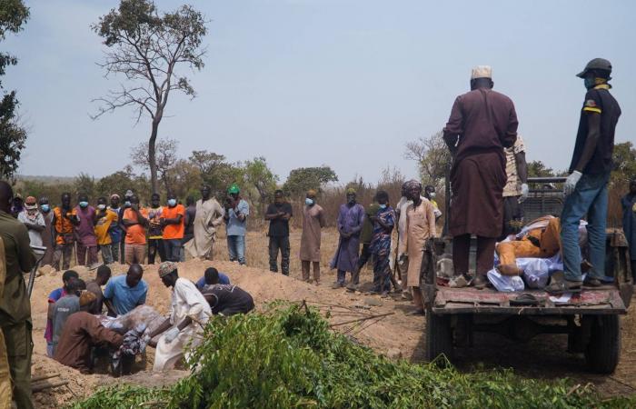 نيجيريا:
      نشر
      الجيش
      في
      كوارا
      بعد
      مقتل
      العشرات
      على
      يد
      «إرهابيين»