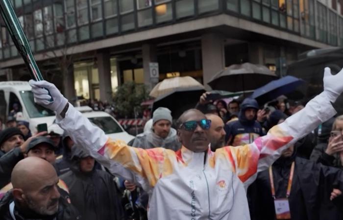 شاهد.. سنوب دوغ يشارك في حمل الشعلة الأولمبية في إيطاليا